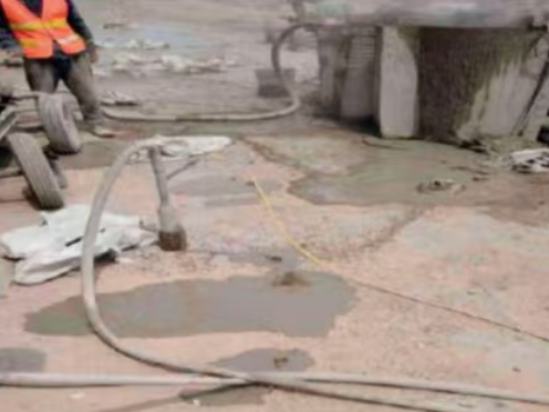 蛟河水泥混凝土路面板底注浆技术 路面脱空注浆整治方案