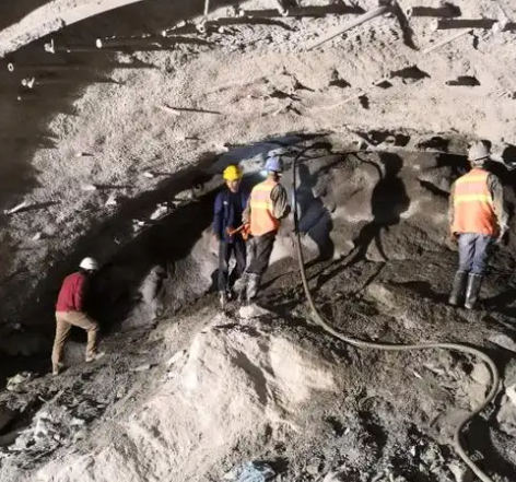 蛟河拱顶带模注浆料的施工流程及注意事项